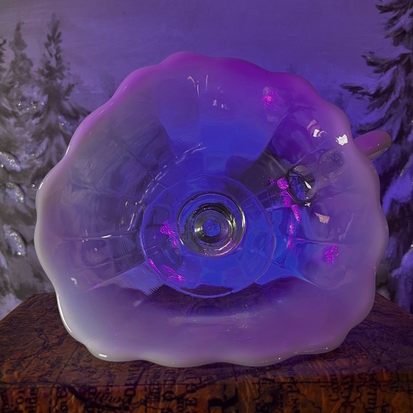 Vintage Northwood Opalescent Glass Handled Nappy Dish (c. early 1900s) - Picture 4 of 13